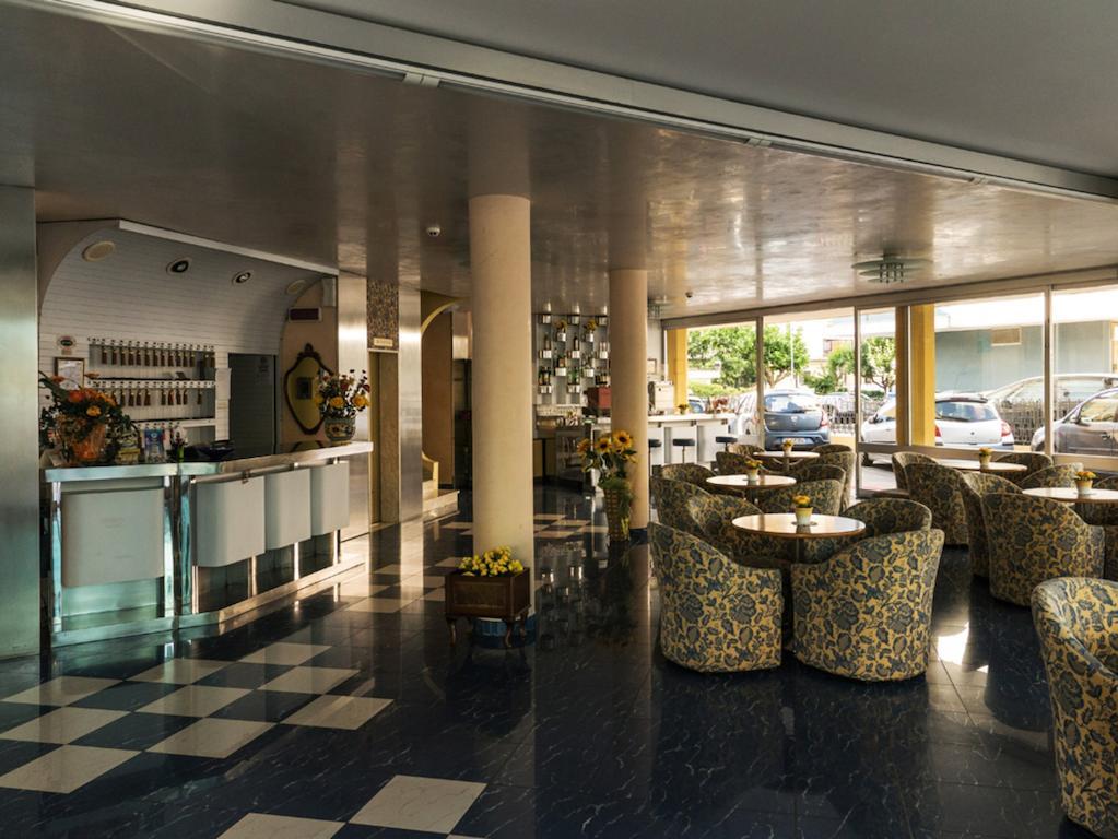 Hotel Fabius Bellaria-Igea Marina Buitenkant foto