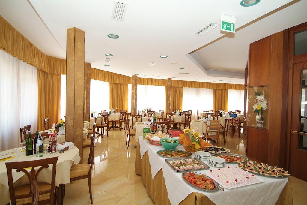 Hotel Fabius Bellaria-Igea Marina Buitenkant foto
